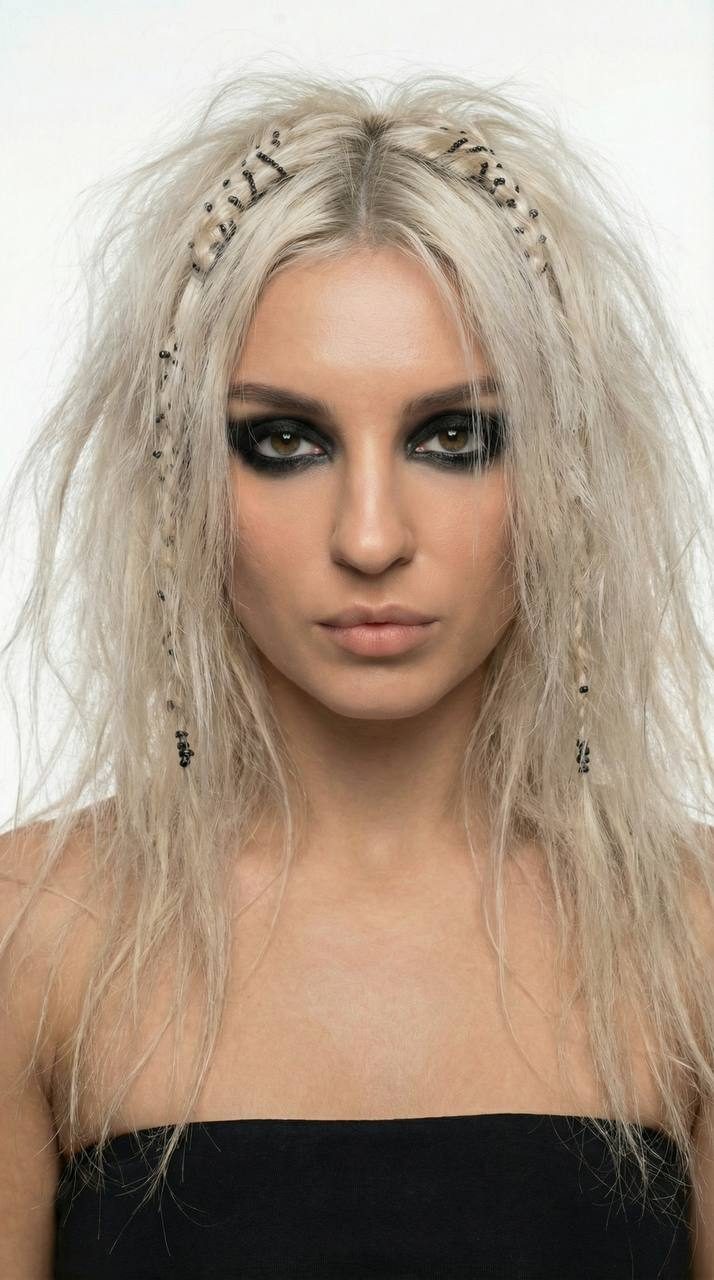 Портрет модели с макияжем smoky eye